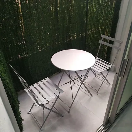 T2 Avec Terrasse Plein Centre / 100m Des Musees דירה רודז